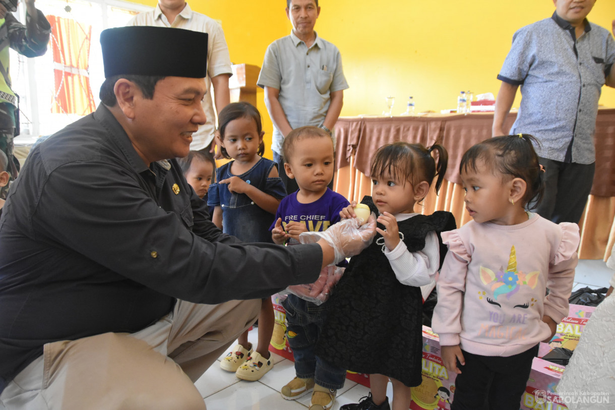 12 November 2023 - Penjabat Bupati Sarolangun Menyerahkan Bantuan Stunting di Kantor Camat Bathin VIII