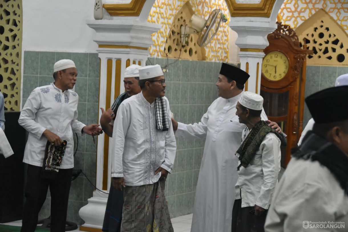 21 September 2023 - Penjabat Bupati Sarolangun Melaksanakan Sholat Subuh Berjamaah di Masjid Nurul Huda Sarolangun