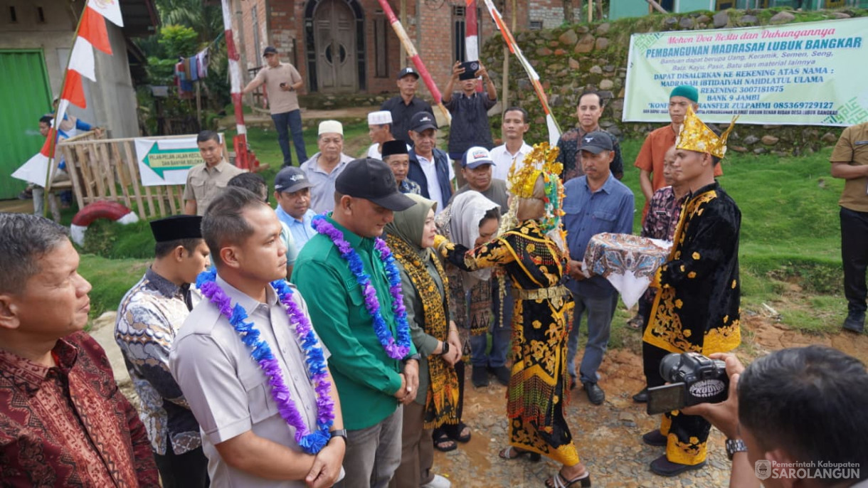 25 Oktober 2025&nbsp; Resmikan Destinasi Wisata Puncak Bukit Tempurung Desa Lubuk Bangkar dan Bersama BUMDes Lubuk Bangkar Tanam Cabe dan Sayuran Di Kawasan Puncak Bukit Tempurung&nbsp;&nbsp;