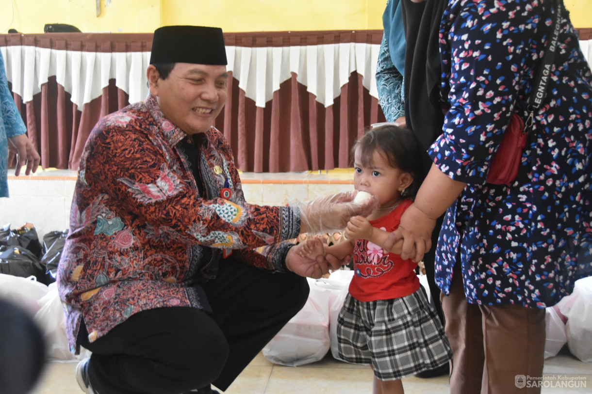 30 Maret 2024 - Penyerahan Bantuan Program Bapak Asuh Anak Stunting Untuk Keluarga Berisiko Stunting Di Kantor Camat Sarolangun