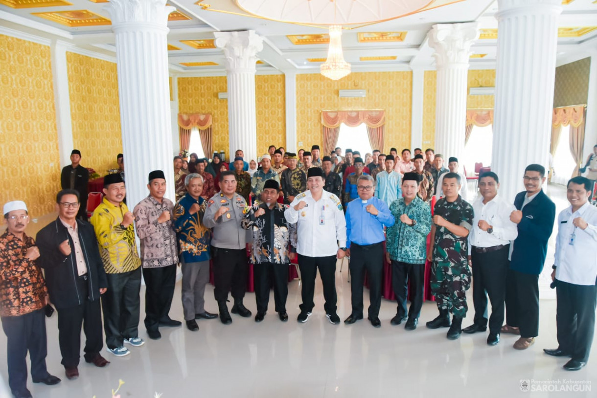 8 November 2023 - Penjabat Bupati Sarolangun Menghadiri Acara Pembinaan Moderasi Dan Kerukunan Umat Beragama Bagi Tokoh Lintas Agama Dan Penyuluh Agama Di Kabupaten Sarolangun Di Ballroom Golden Hotel Sarolangun