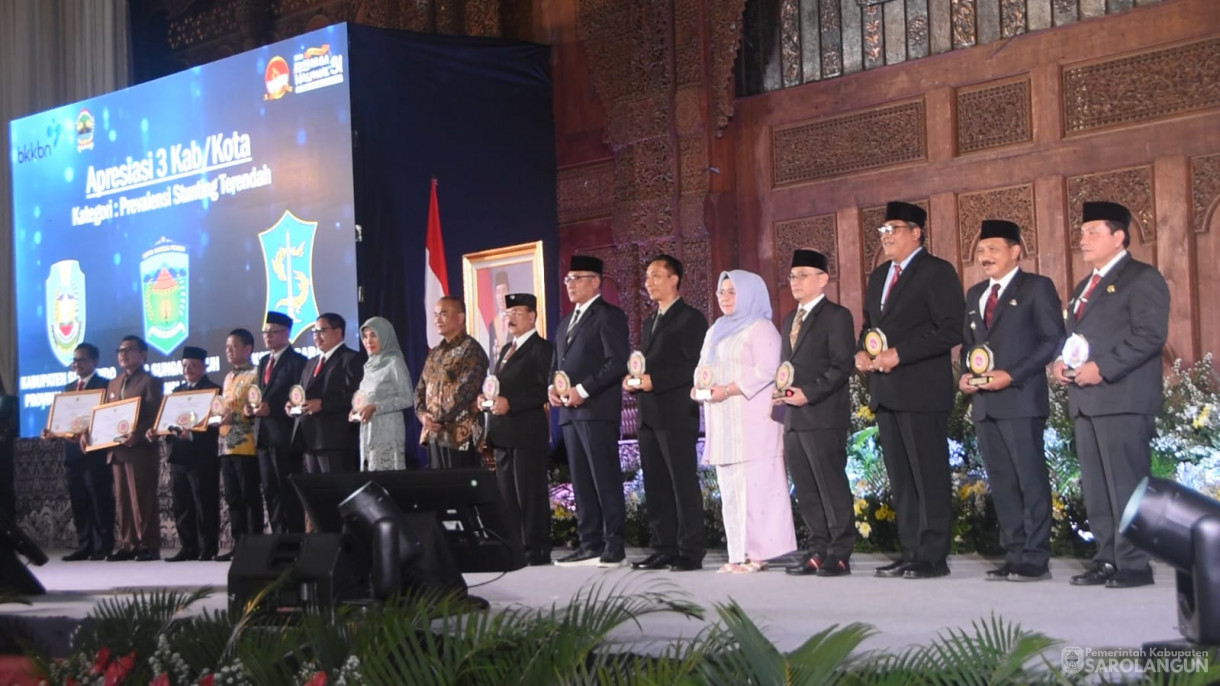 28 Juni 2024 - Penyerahan Tanda Penghargaan Program Percepatan Penurunan Stunting Berdasarkan Hasil Survei Kesehatan IndonesiaTahun 2023, Bertempat di Merapi Grand Ballroom PRPP Jawa Tengah