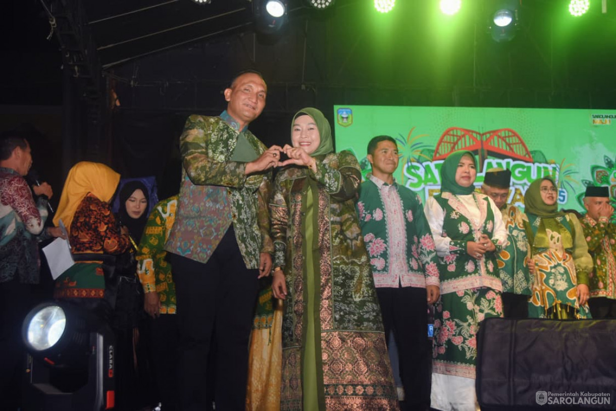 5 Desember 2025 Parade Batik Sarolangun Tahun 2025 di GOR Sarolangun