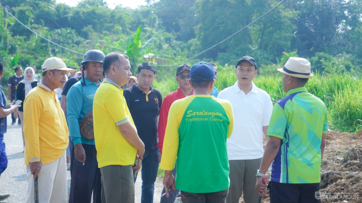 10 Oktober 2025 Wakil Bupati Sarolangun Gotong Royong Bersama Masyarakat