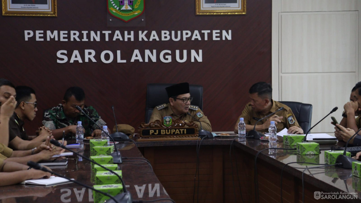 13 November 2023 - Penjabat Bupati Sarolangun Dr Ir Bachril Bakri, M.App, Sc menghadiri&nbsp; Rapat Koordinasi Pengendalian Inflasi Tahun 2023 Mingguan dengan Mendagri dan dilanjutkan dengan Rakor Pengendalian Inflasi TPID Kabupaten Sarolangun Secara V