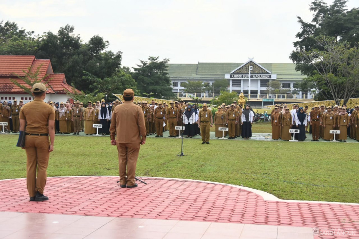 11 September 2023 - Penjabat Bupati Sarolangun Memimpin Apel Gabungan di Lapangan Gunung Kembang Sarolangun