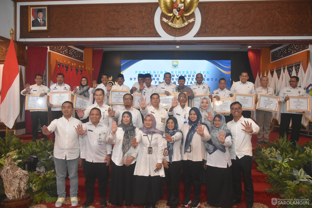 2 Juli 2025 -&nbsp;Pemkab Sarolangun Raih Juara I Penilaian Kinerja Aksi Konvergensi Stunting Kabupaten Kota se Provinsi Jambi