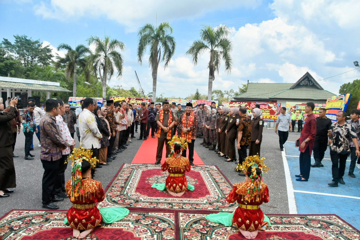 13 Juni 2024 - Penyambutan Kepala Kejaksaan Negeri Sarolangun Di Kantor Kejaksaan Negeri Sarolangun