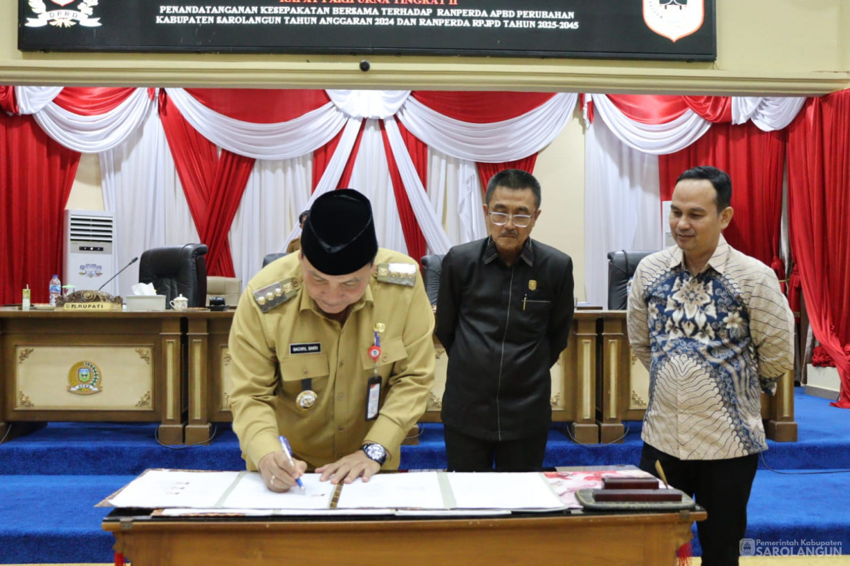 26 Agustus 2024 -&nbsp;Rapat Paripurna Tingkat II Penandatanganan Kesepakatan Bersama tentang Ranperda APBDP Kab. Sarolangun TA.2024 dan Ranperda RPJPD Tahun 2025 sd 2045