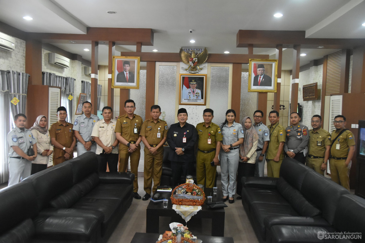 4 Juni 2024 - Silaturahmi Dengan Dirlantas, Samsat, Dan Jasa Raharja Provinsi Jambi Di Ruang Kerja Bupati Sarolangun