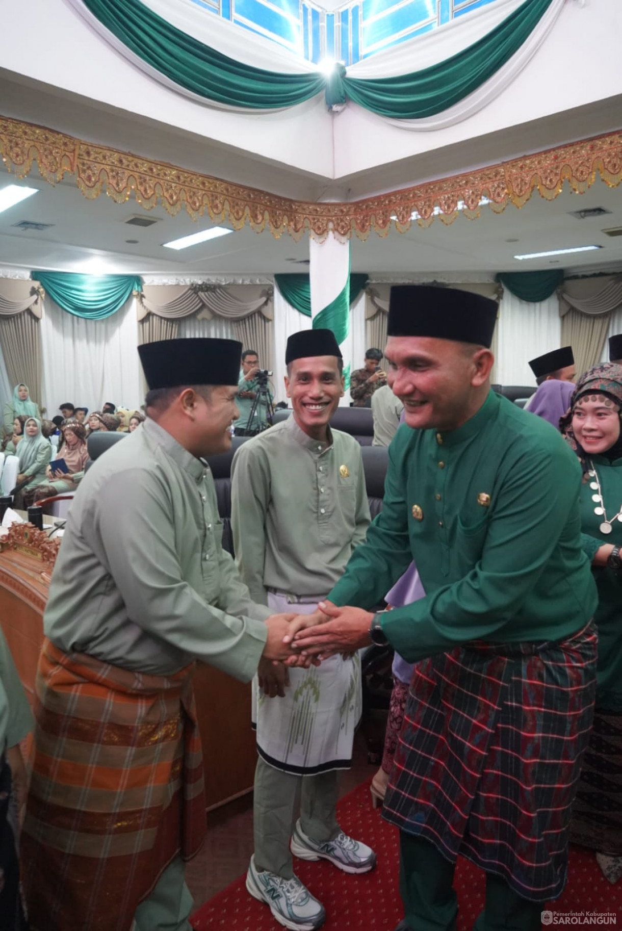 &nbsp;Bupati Sarolangun Serta Ketua TP PKK Kabupaten Sarolangun Menghadiri Rapat Paripurna Dalam Rangka HUT Kab.Batang Hari Yang Ke 77