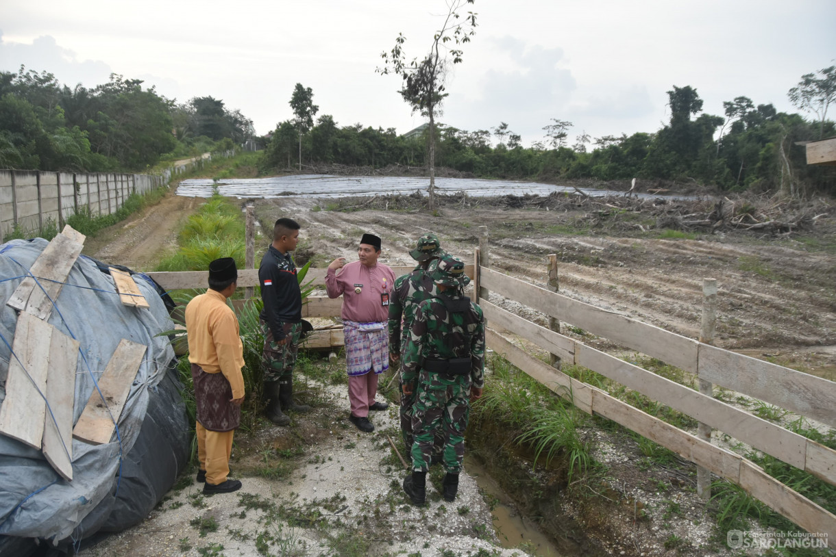 03 Juli 2024 -&nbsp;Meninjau Lahan Kolam Ikan, Bertempat di Lahan Kompi Senapan A Yonif 142 KJ