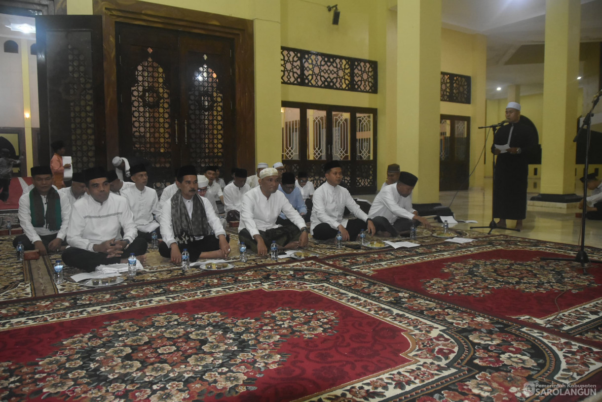 30 Maret 2025 -&nbsp;Shalat Isya Berjamaah Dilanjutkan Malam Takbiran di Masjid Assulthon Sarolangun
