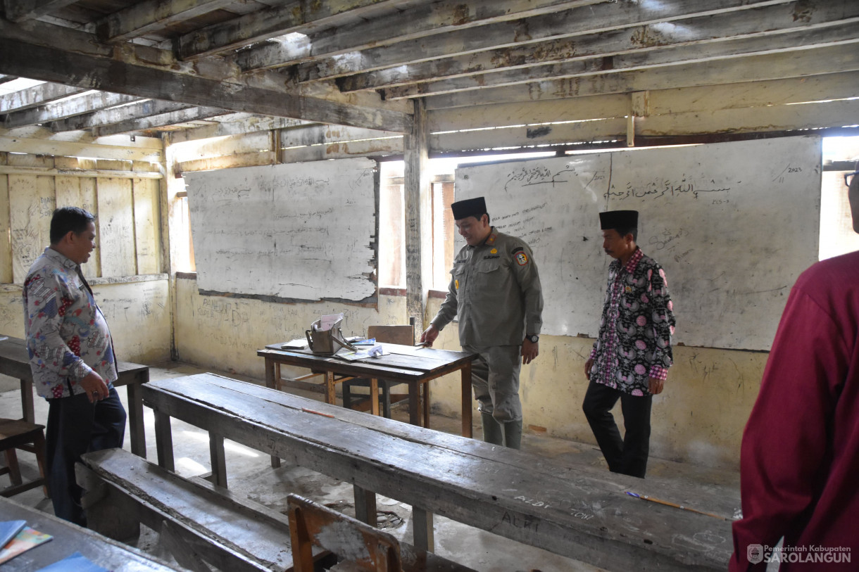 25 November 2023 - Penjabat Bupati Sarolangun Meninjau Kondisi Madrasah Darul Islam Desa Sungai Baung Kecamatan Batang Asai