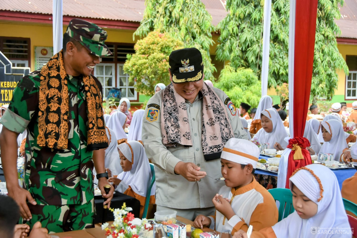 1 Desember 2023 - PROGRAM UNGGULAN PANGDAM ILSRIWIJAYA KODAM II/SRIWIJAYA "DAPUR MASUK SEKOLAH KODIM 0420/SARKO, di SD Negeri 87/VII Limbur Tembesi II Kec. Bathin VIII Kab. Sarolangun Provinsi Jambi