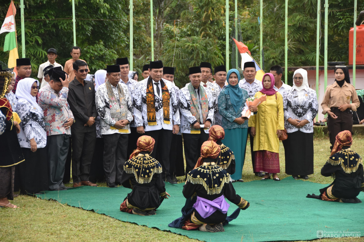 25 November 2023-Upacara Memperingati HUT PGRI KE 78 Dan Hari Guru Nasional, (Transformasi Guru Wujudkan Indonesia Maju) Dilapangan Tengku Bujang Desa Sungai Baung Kec. Batang Asai Sarolangun