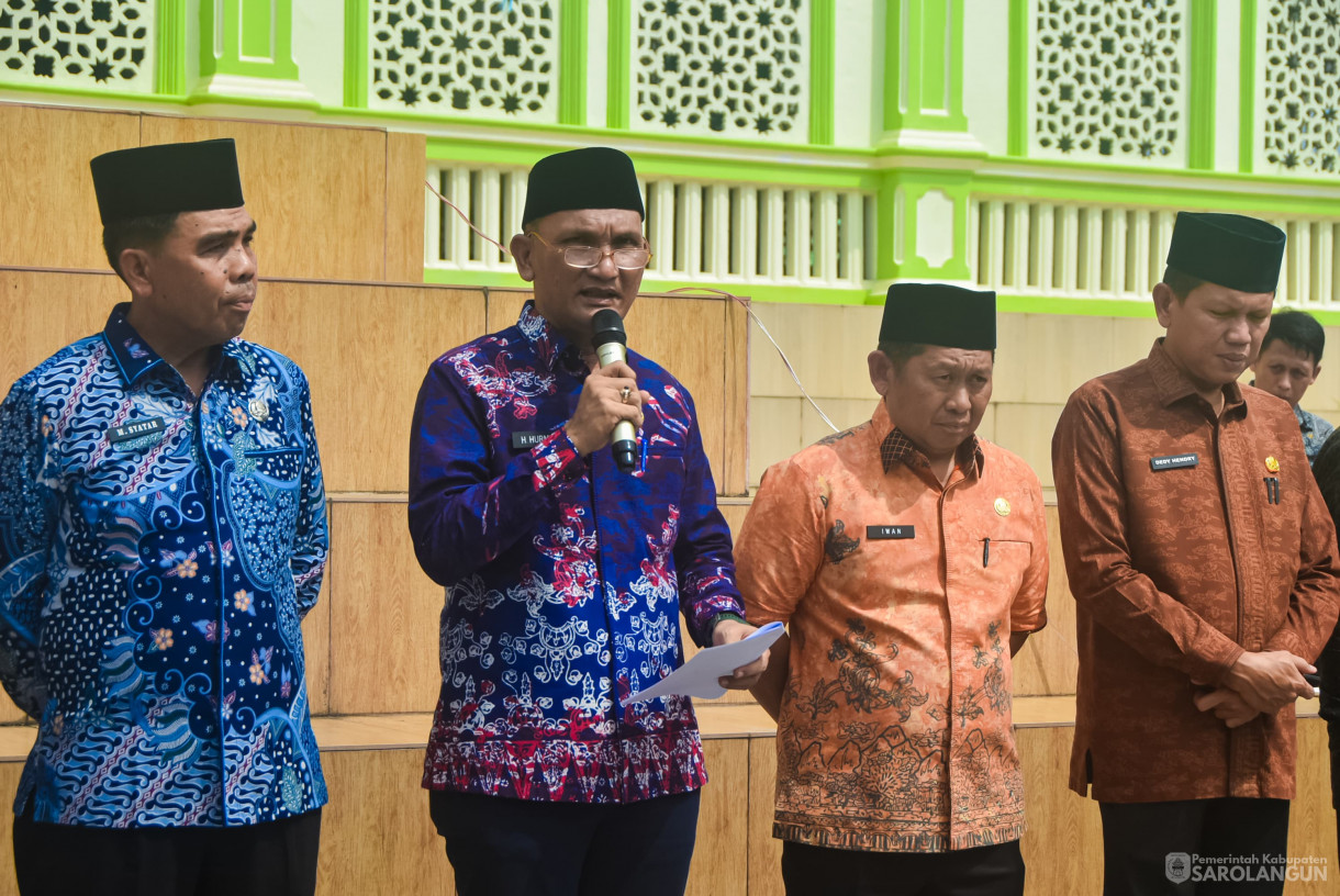 27 Maret 2025 - Pemberian Bantuan Sembako dan Bantuan Baznas dari Bapak Bupati kepada Pekerja Harian Lepas d ilingkup Dinas Lingkungan Hidup Kabupaten Sarolangun di Halaman Masjid Al Falah Sarolangun&nbsp;