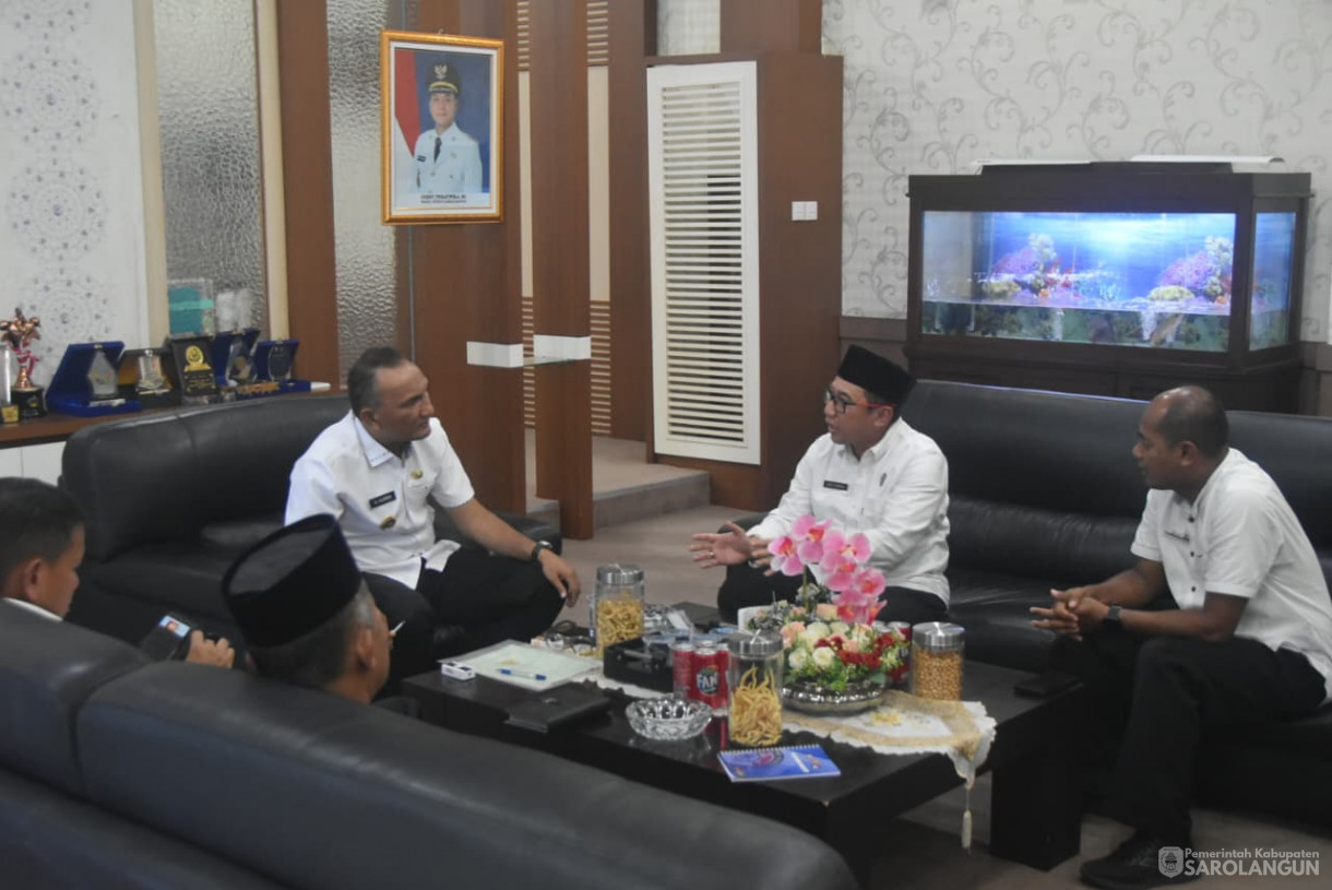 3 September 2025&nbsp; &nbsp;Silaturahmi dengan Kepala BPN Sarolangun di Ruang Kerja Bupati Sarolangun