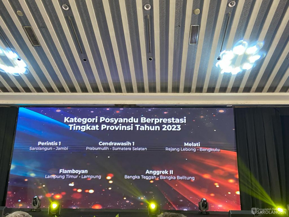 13 November 2023 - Penjabat Bupati Sarolangun Beserta Ketua TP PKK Sarolangun Menerima Penghargaan Kategori Posyandu Berprestasi Bidang Kesehatan Tingkat Nasional Tahun 2023 di Hotel Grand Sahid Jakarta