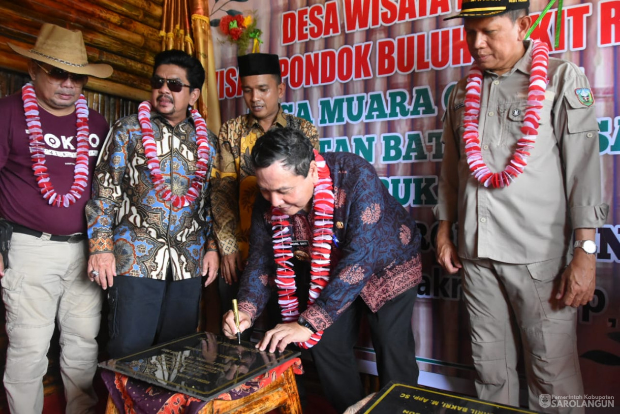 21 Oktober 2023 - Penjabat Bupati Sarolangun Melakukan Peresmian Desa Wisata Dan Wisata Pondok Buluh Bukit Rayo Desa Muaro Cuban Kecamatan Batang Asai