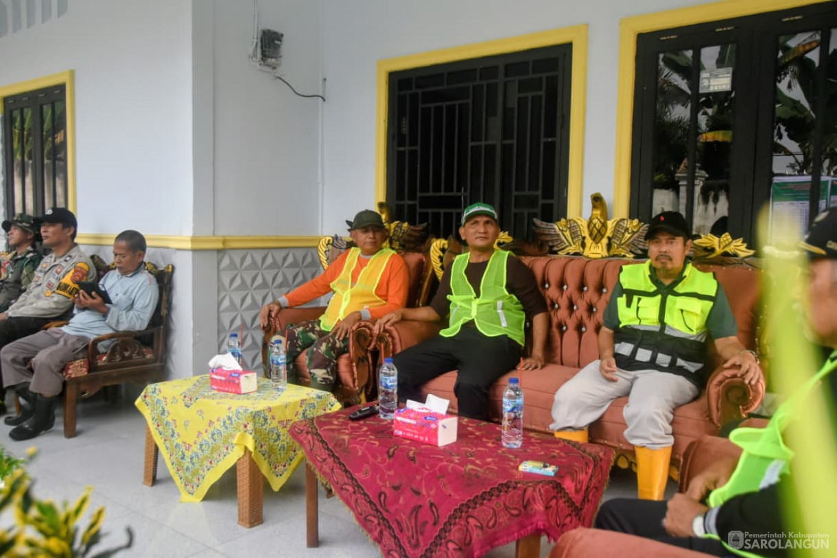 30 November 2025&nbsp; Gotong Royong Membangun Infrastruktur Bersama Masyarakat Desa Sungai Merah Kecamatan Pelawan