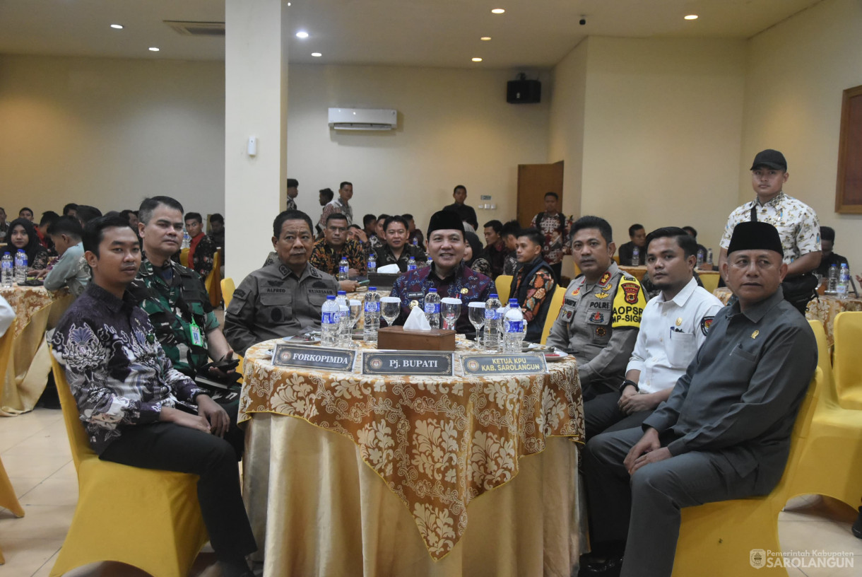 19 September 2024 - Rapat Pleno Terbuka Rekapitulasi Dan Penetapan Daftar Pemilih Tetap Pemilihan Gubernur Dan Wakil Gubernur, Bupati Dan Wakil Bupati Kabupaten Sarolangun, Bertempat di Aula Abadi Hotel Sarolangun