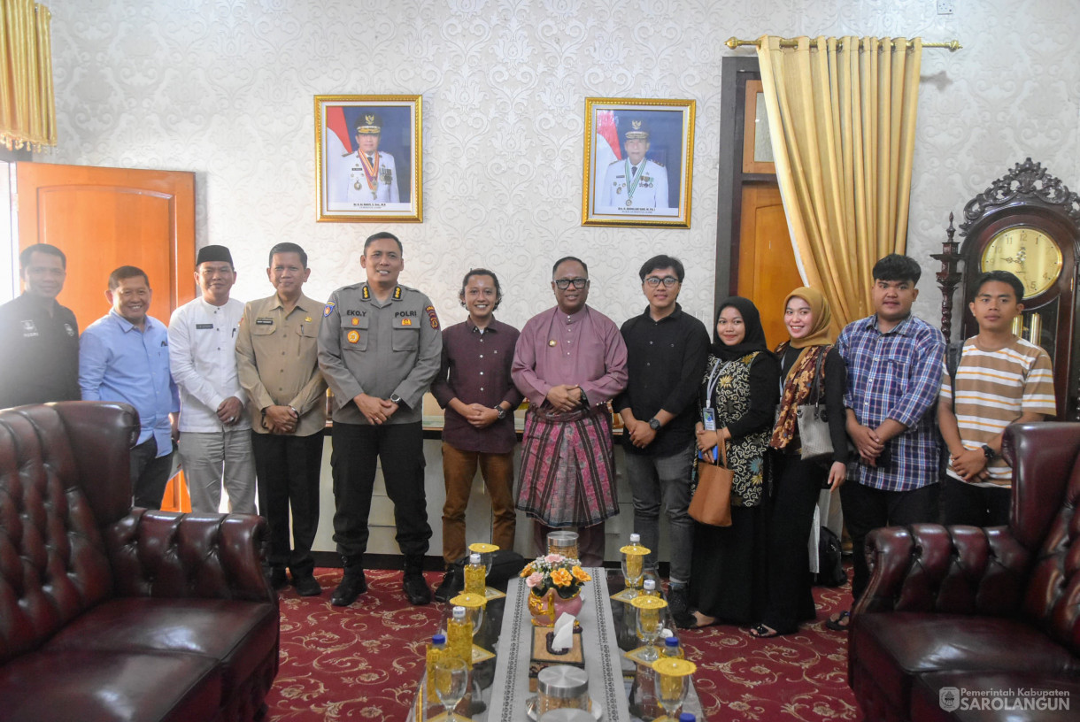 11 Oktober 2024 - Sarapan Pagi Dan Pertemuan Dengan PJU Kapolda Jambi, Ketua Bawaslu, Mahasiswa, Masyarakat Desa Sekamis di Rumah Dinas Bupati Sarolangun