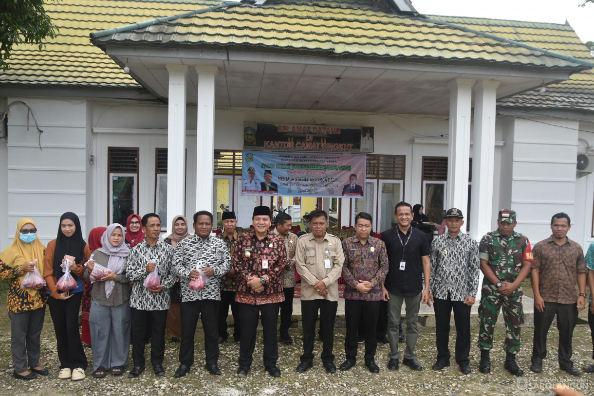 13 Juni 2024 - Gerakan Pasar Murah Daging Kerbau Sapi Ayam Dalam Rangka Menjaga Stabilitas Harga Daging Menyambut Hari Raya Idul Adha Di Kantor Camat Singkut