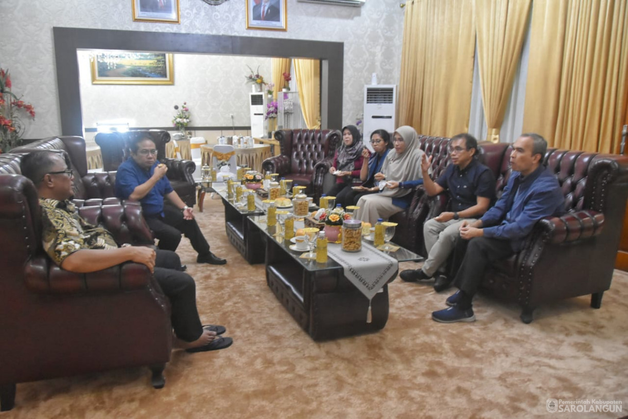 12 Desember 2024 - Silaturahmi Dan Makan Bersama Direktur BPJS Kesehatan di Rumah Dinas Bupati Sarolangun