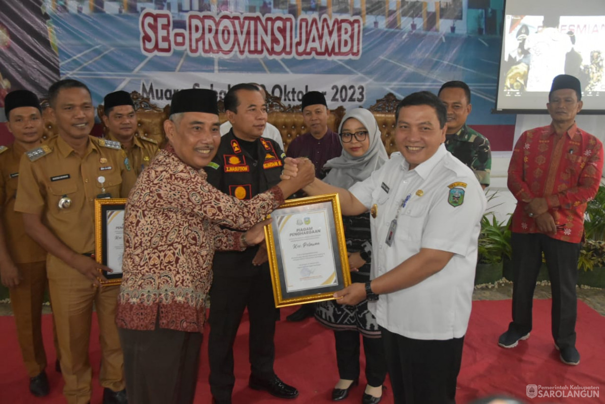 19 Oktober 2023 - Penjabat Bupati Sarolangun Menghadiri Acara Peresmian Rumah Restorative Justice dan BaleRehabilitasi Napza Adhyaksa SeProvinsi Jambi di Balai Desa Sungai Baung