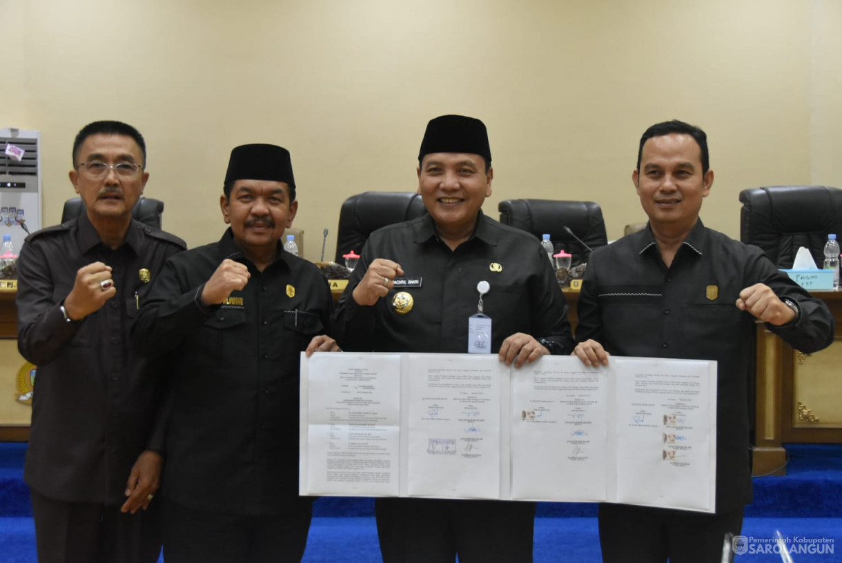 18 September 2023 - Penjabat Bupati Sarolangun Menghadiri Rapat Paripurna Tingkat 2 di Gedung DPRD Kabupaten Sarolangun