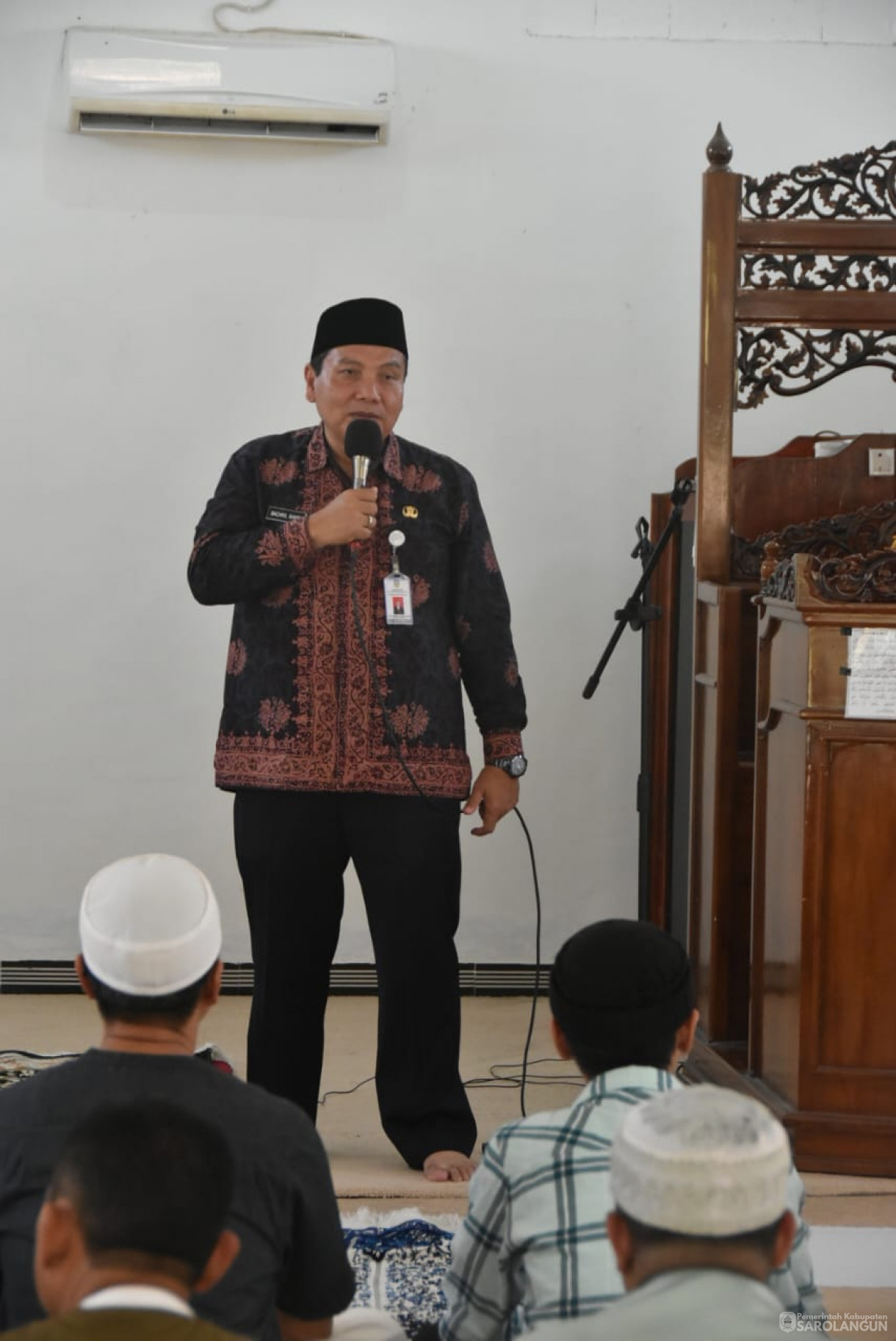13 Oktober 2023 - Penjabat Bupati Sarolangun Melaksanakan Jumling di Masjid Al Muhajirin Kelurahan Gunung Kembang
