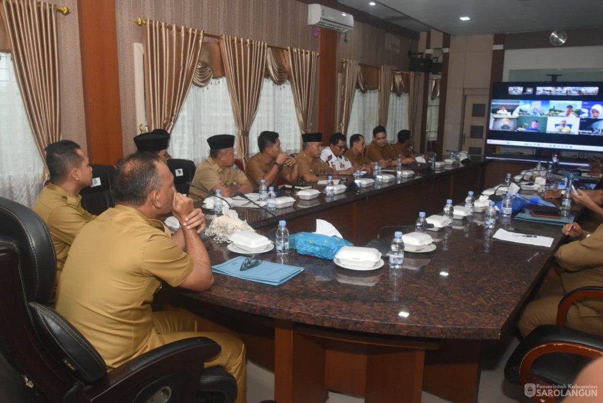 2 September 2025&nbsp; Zoom Meeting Dengan Mendagri Mengenai Kondisi Terkini dan Rakor Pengendalian Inflasi Daerah di Ruang Pola Utama Kantor Bupati Sarolangun