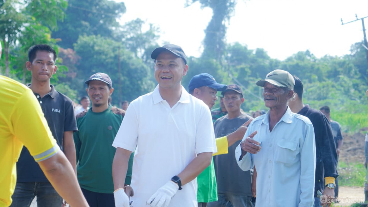10 Oktober 2025 Wakil Bupati Sarolangun Gotong Royong Bersama Masyarakat