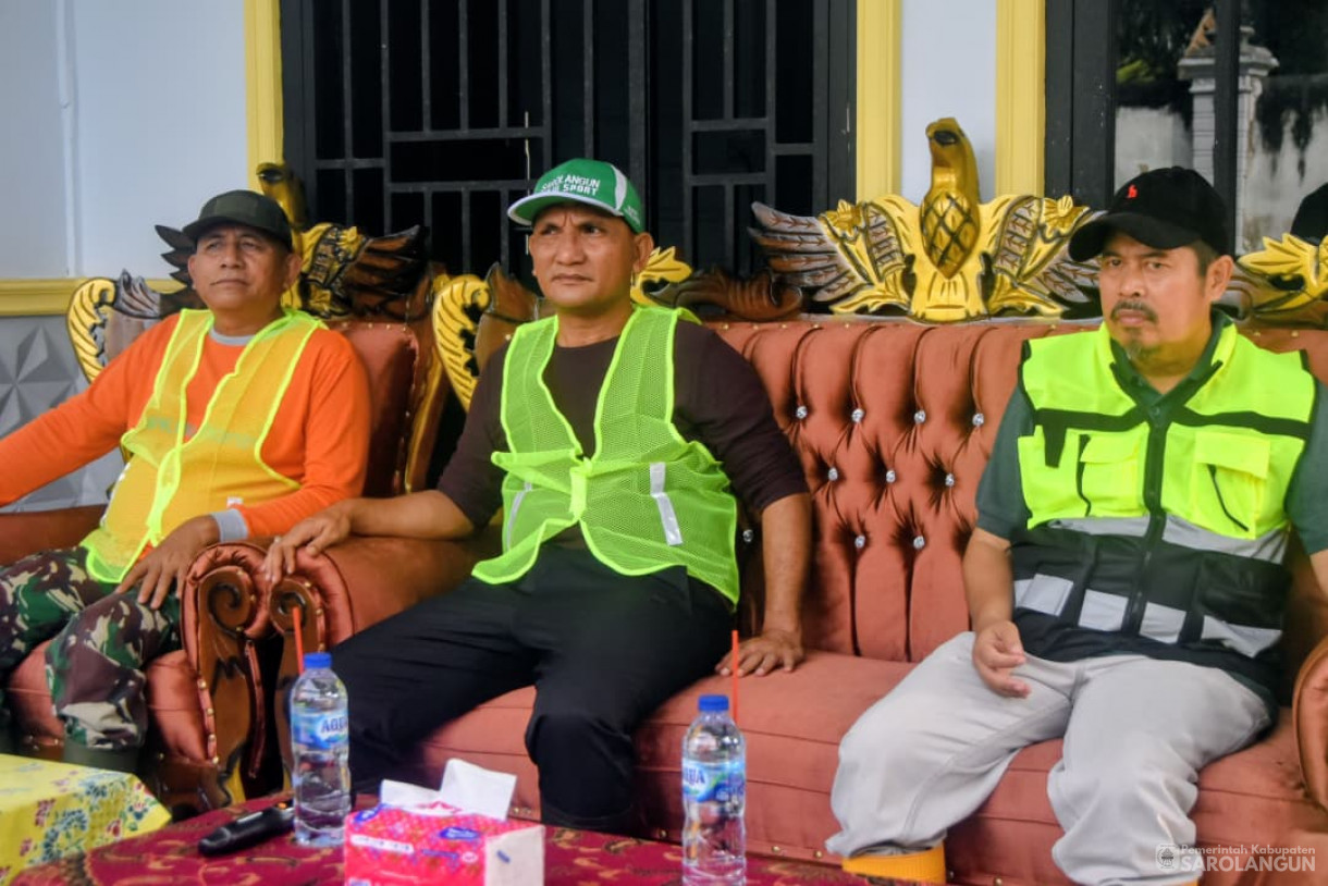 30 November 2025&nbsp; Gotong Royong Membangun Infrastruktur Bersama Masyarakat Desa Sungai Merah Kecamatan Pelawan