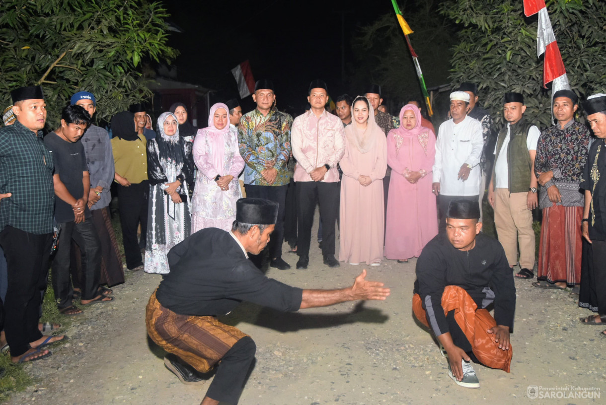 10 Mei 2025 -&nbsp;Penyambutan Bupati Sarolangun Beserta Rombongan Oleh Warga Desa Padang Jering Kecamatan Batang Asai