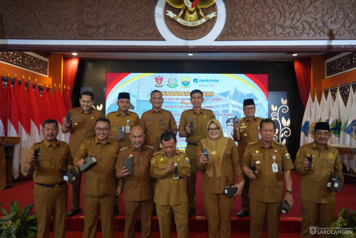2 Desember 2025&nbsp; Acara Penandatagan MOU Antara Provinsi Jambi Dan Kejati Jambi Dan Sosialisasi Di Berlakukan Undang Undang Nomor 1 Tahun 2023 Sekaligus Pembukaan Rakor camat Se Provinsi jambi