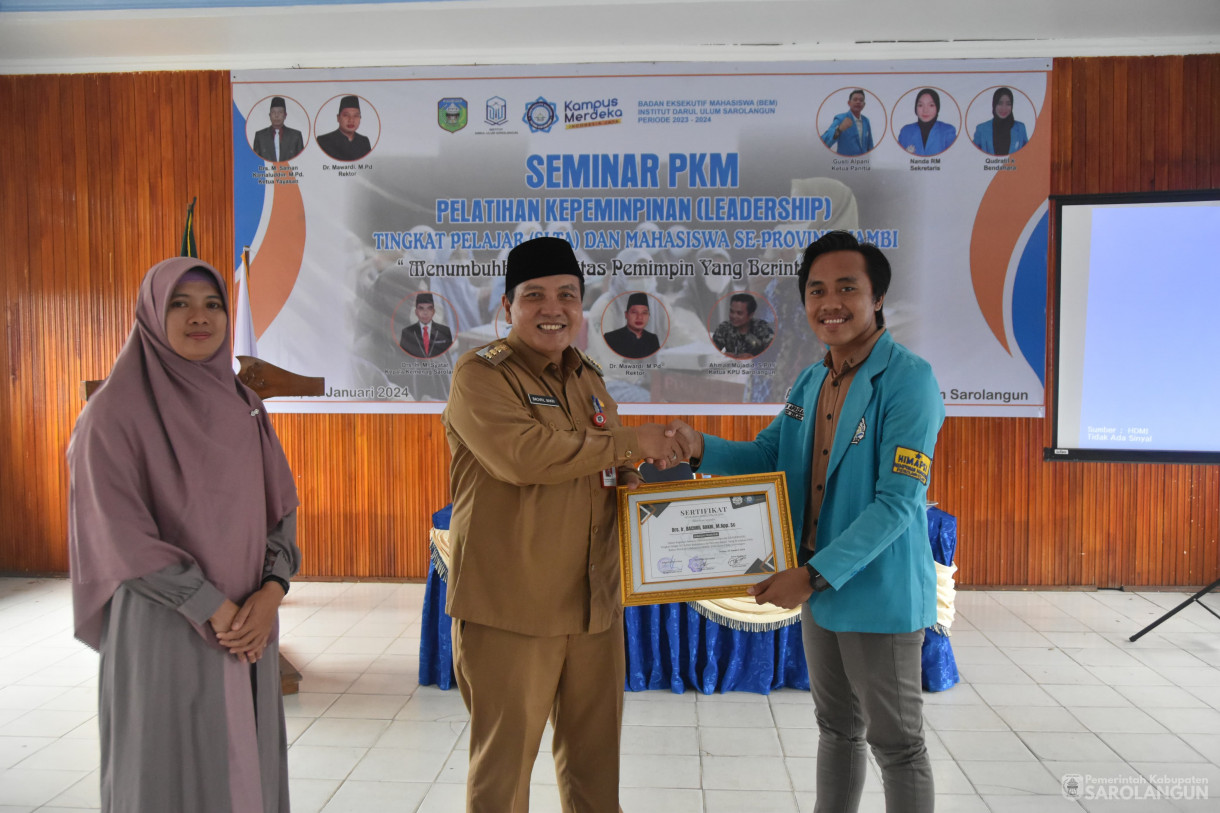 23 Januari 2024 - Seminar Pelatihan Kepemimpinan Tingkat Pelajar SLTA Dan Mahasiswa SeProvinsi Jambi Di Aula Institut Darul Ulum Sarolangun