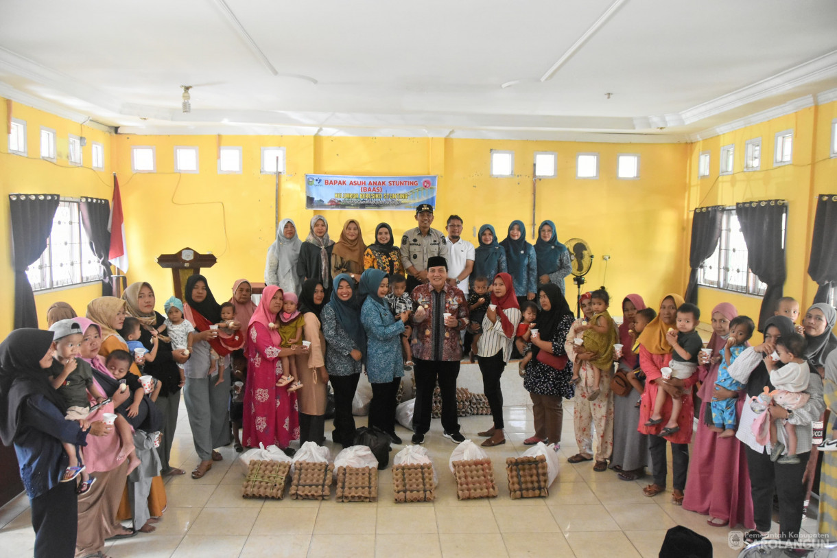 30 Maret 2024 - Penyerahan Bantuan Program Bapak Asuh Anak Stunting Untuk Keluarga Berisiko Stunting Di Kantor Camat Sarolangun