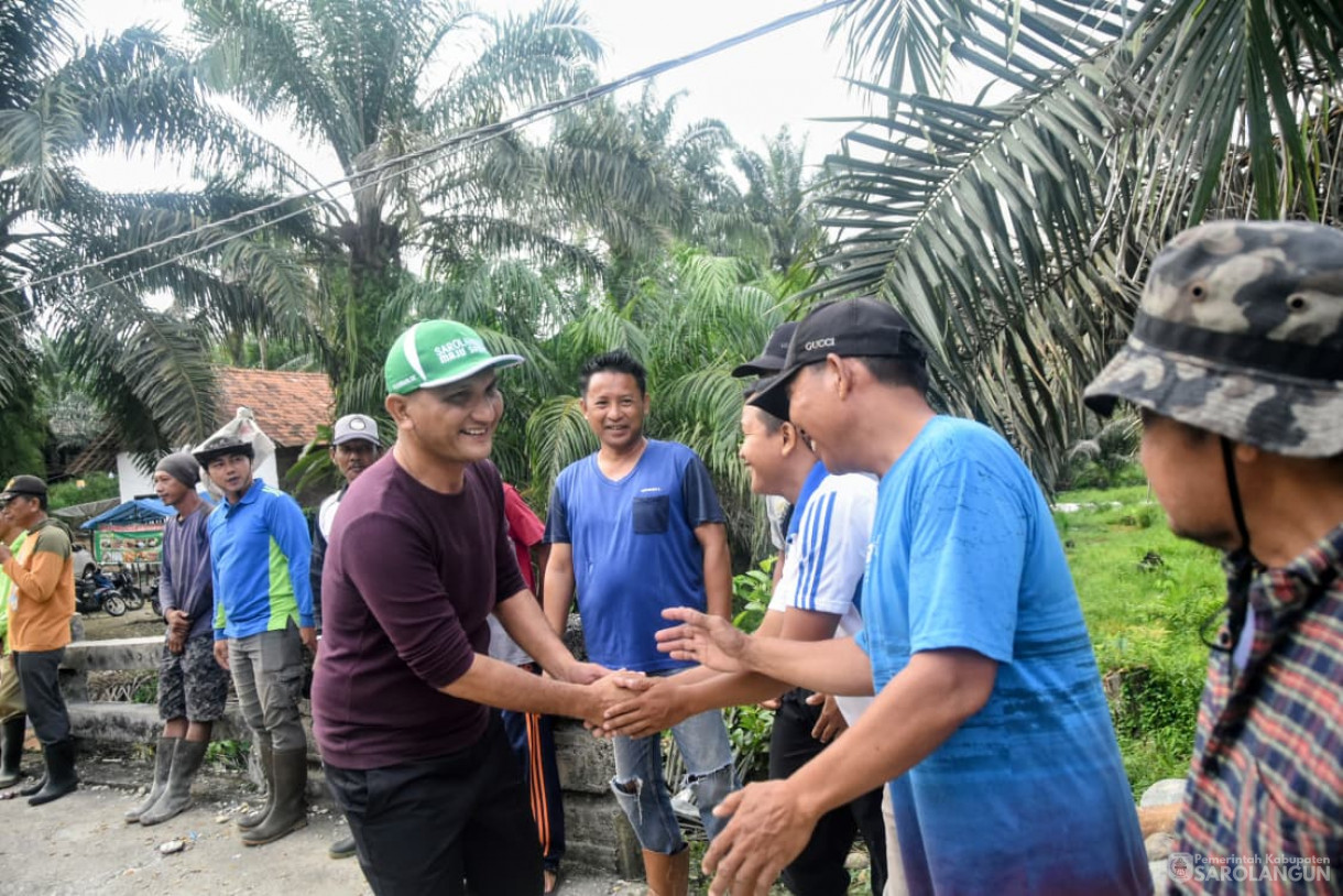 30 November 2025&nbsp; Gotong Royong Membangun Infrastruktur Bersama Masyarakat Desa Sungai Merah Kecamatan Pelawan
