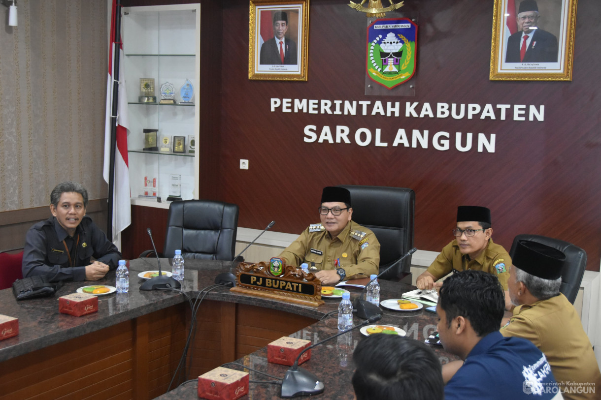 18 Desember 2023 - Rapat TPID Via Zoom Meeting Di Ruang Pola Utama Kantor Bupati Sarolangun