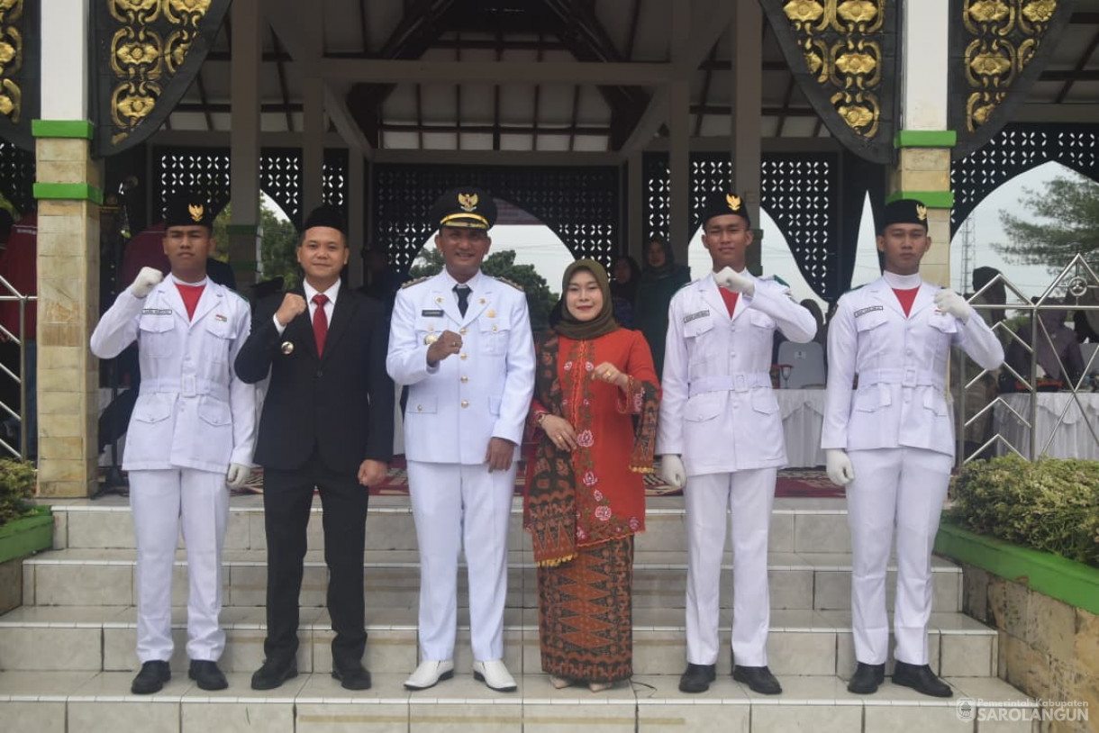 Upacara Peringatan Hari Sumpah Pemuda di Lapangan Gunung Kembang Sarolangun