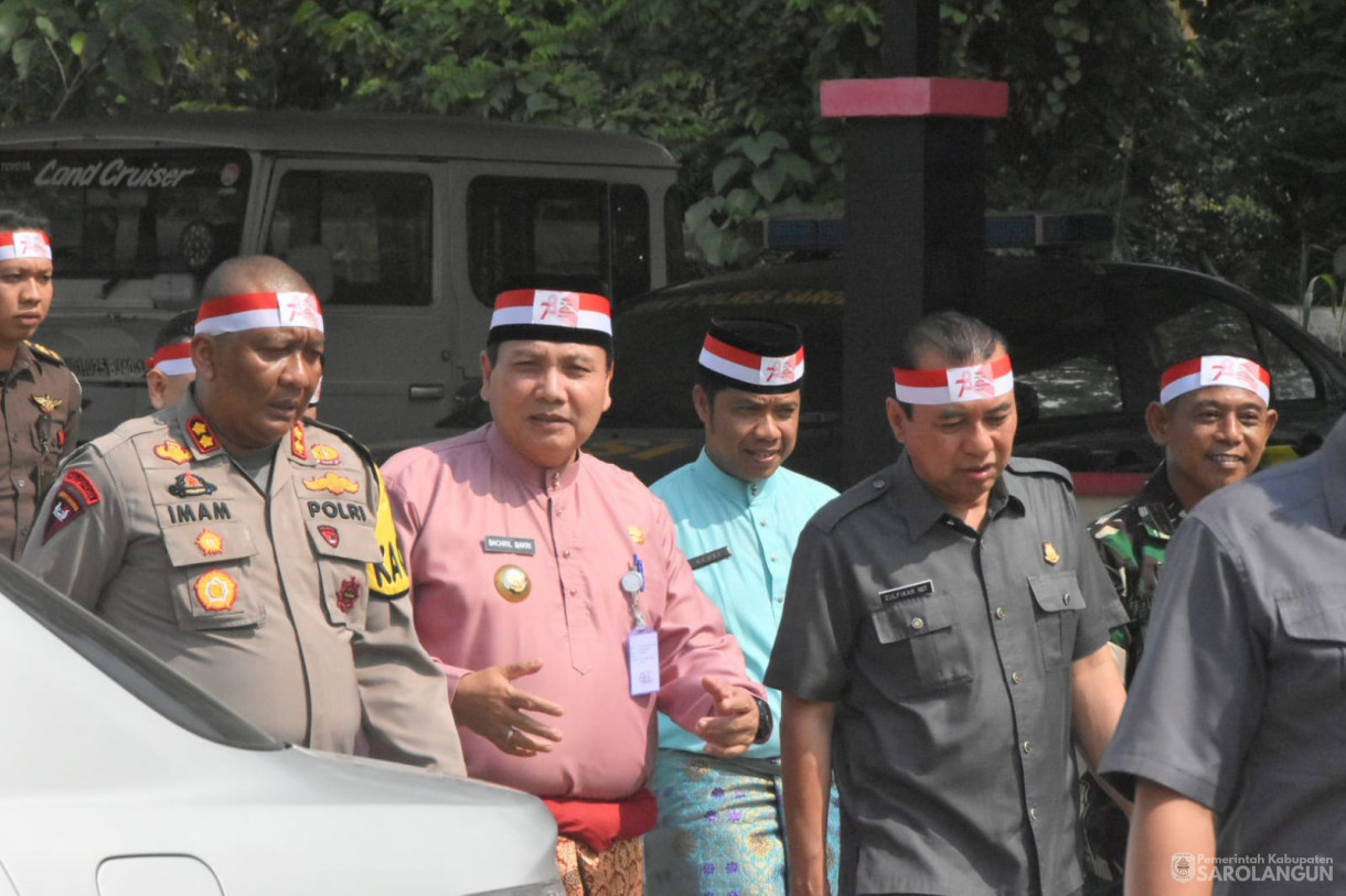 21 Agustus 2023 - Penjabat Bupati Sarolangun Dr. Ir. Bachril Bakri, M.App, Sc Menghadiri Acara Bakti Sosial Penanaman Pohon di Polres Sarolangun