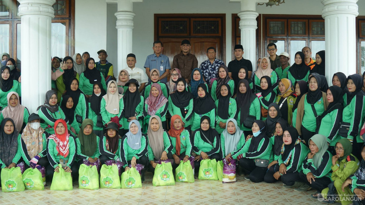 13 Maret 2026&nbsp;Penyerahan Sembako kepada PHL Dinas Lingkungan Hidup