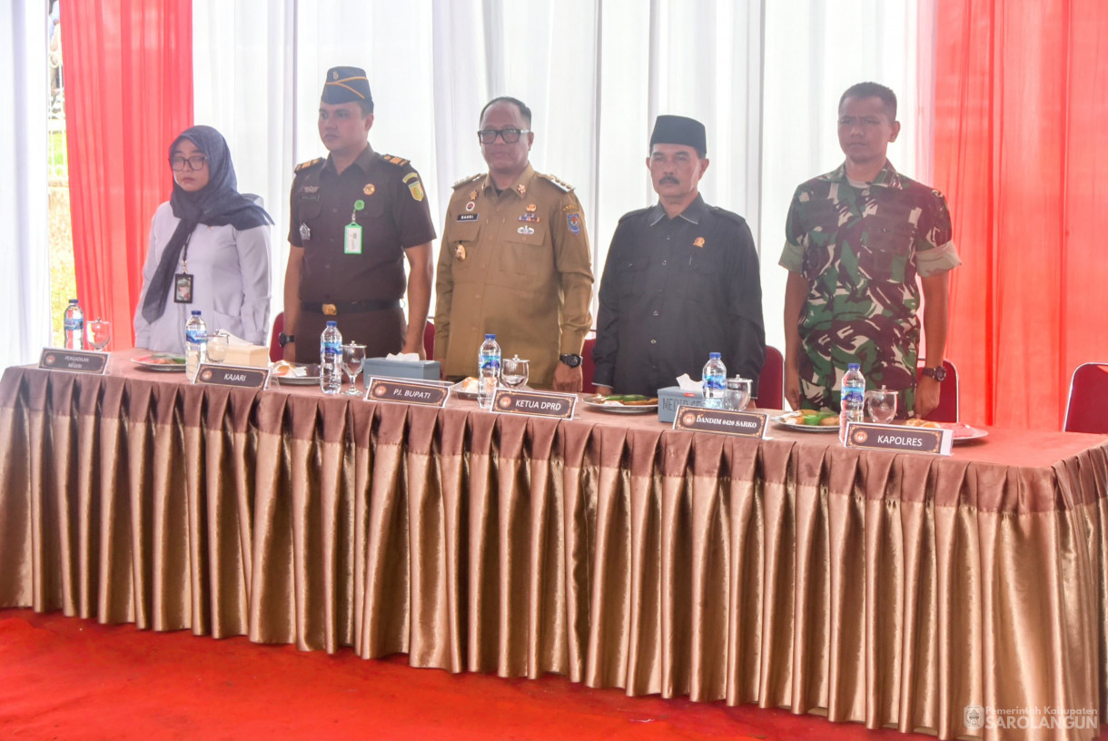 23 September 2024 -&nbsp;Rapat Pleno Terbuka Pengundian Dan Penetapan Nomor Urut Pasangan Calon Bupati Dan Wakil Bupati Sarolangun Dalam Pilkada Serentak Tahun 2024, Bertempat di Kantor KPU Sarolangun