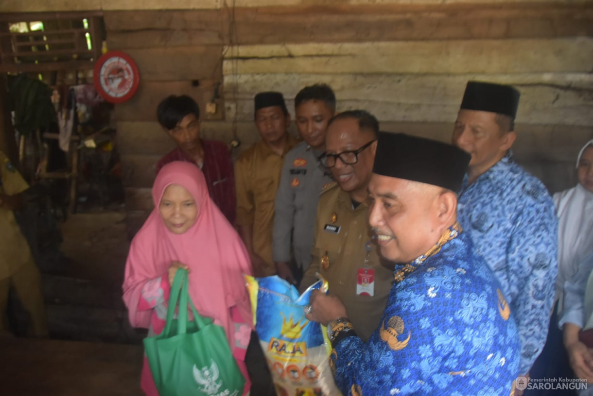 17 Desember 2024 - Penyerahan Bantuan Sosial dan Baznas Di Desa Batu Putih Kecamatan Pelawan