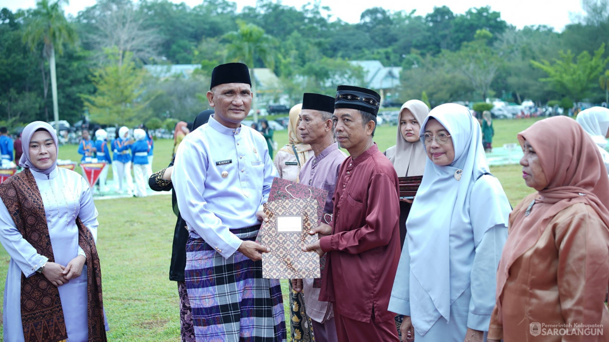 5 Mei 2026 Bupati Sarolangun Pimpin Upacara Peringatan Hari Pendidikan Nasional di Lapangan Gunung Kembang Sarolangun