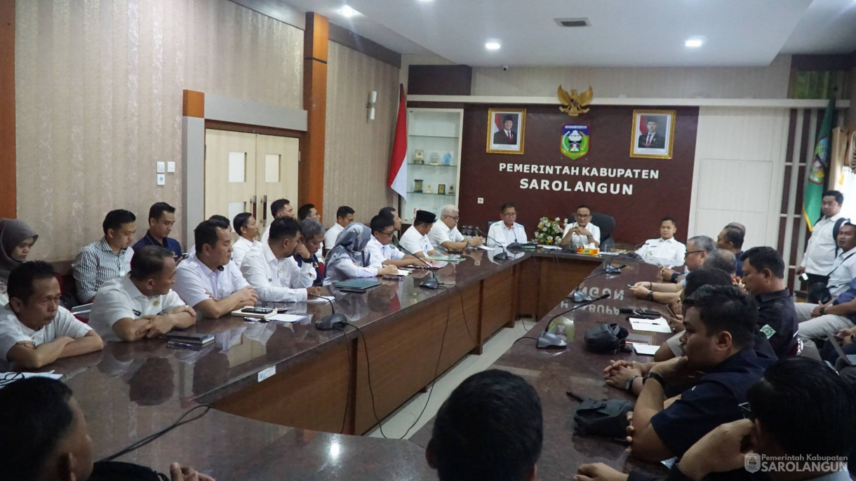 25 FebruariI 2026 Rapat Bersama Pimpinan Perusahaan Dalam Rangka Pembinaan Usaha Perkebunan di Ruang Pola Utama Kantor Bupati Sarolangun