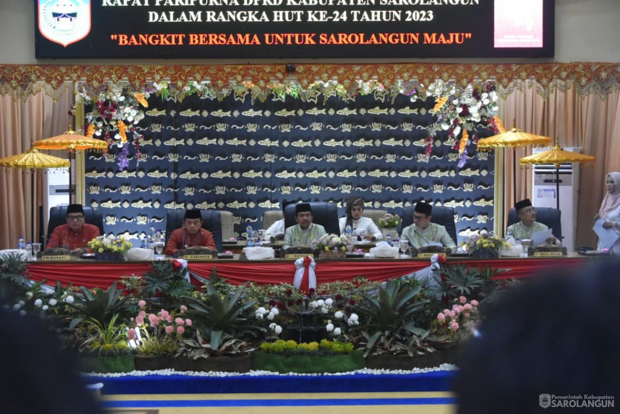 12 Oktober 2023 - Penjabat Bupati Sarolangun Menghadiri Rapat Paripurna HUT Sarolangun Ke24 di Gedung DPRD Kabupaten Sarolangun