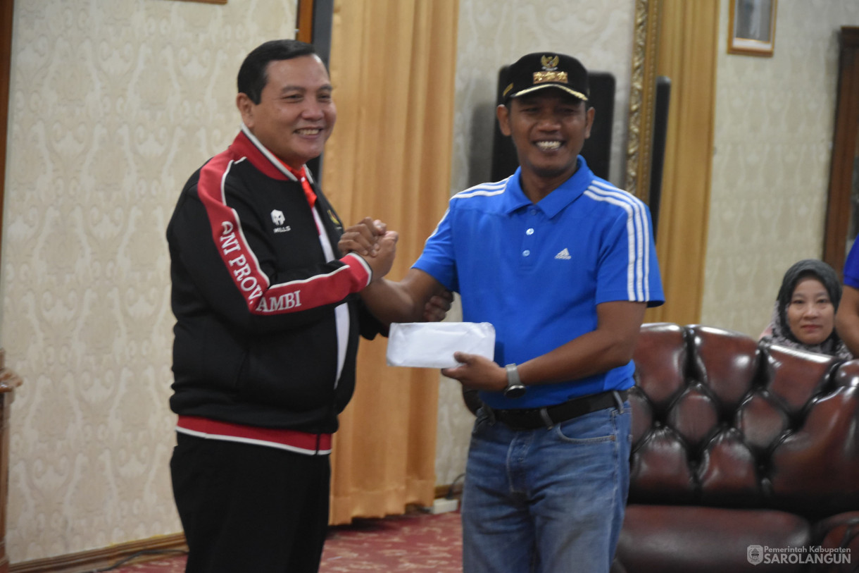 12 Januari 2024 - Pelepasasan Atlit Sarolangun Yang Mengikuti Gubernur Cup 2024 Di Rumah Dinas Bupati Sarolangun